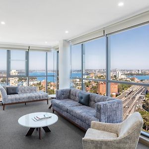 One-Bedroom Corner Harbour View